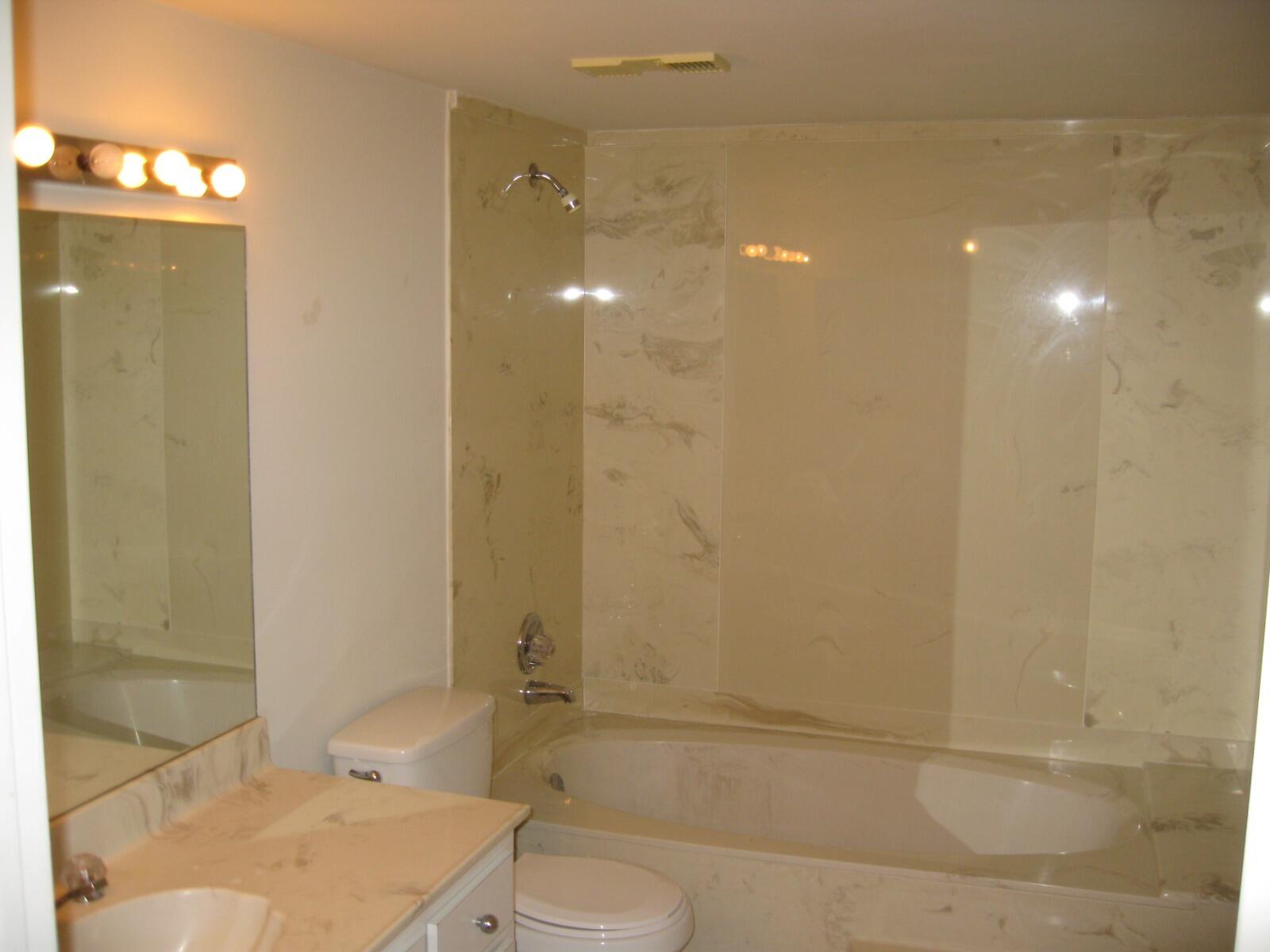 17500 North Bay Road, Unit S508 Sunny Isles Beach, FL 33160 - Photo 4 of 21 WhatsApp Image 2026-06-22 at 16.02.38 (4