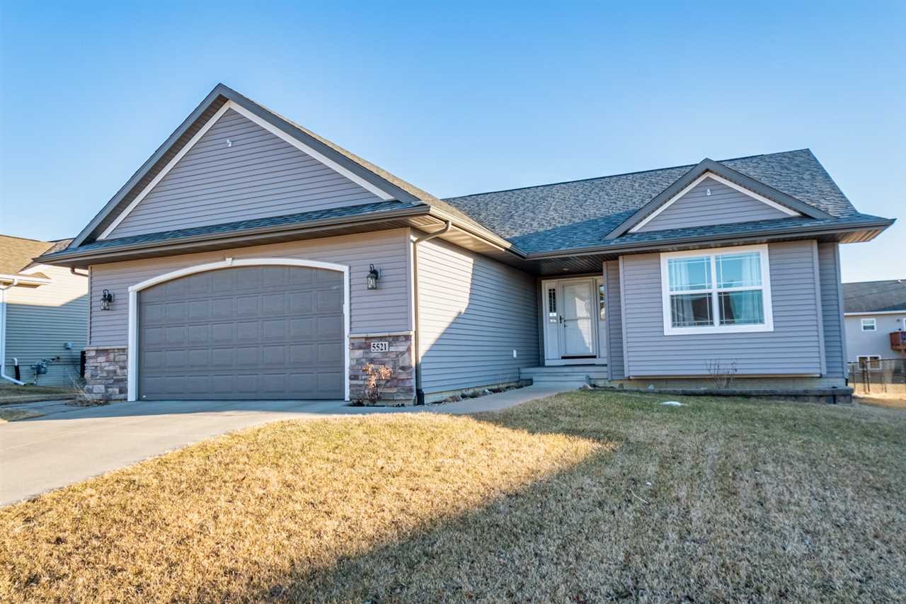 5521 Ruhd Street Southwest Cedar Rapids, IA 52404 - Photo 2 of 26 Gallery Image 2