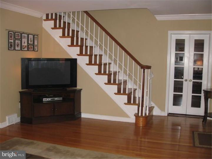 1805 Earlington Road Havertown, PA 19083 - Photo 5 of 25 Living Room