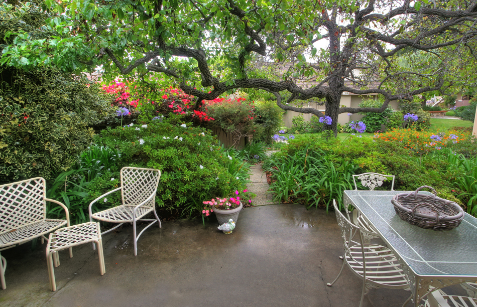 5726 Encina Road, Unit 2 Santa Barbara, CA 93117 - Photo 8 of 9 a backyard of a house with a table and chairs