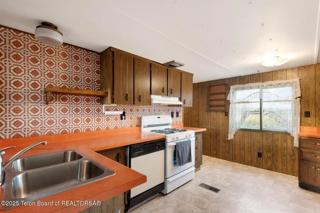 $299,000 | 10475 Highway 191, Pinedale, WY 82941