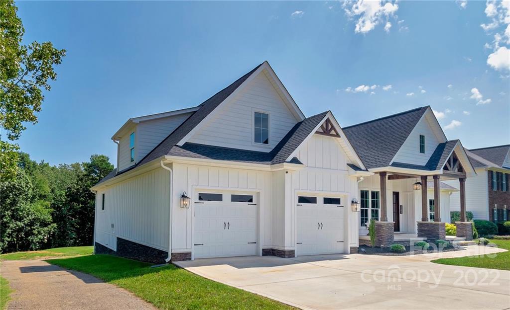1184 Players Ridge Road Hickory, NC 28601 - Photo 3 of 48 Gallery Image 3