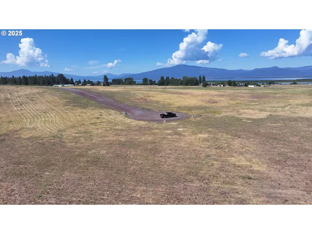 a view of a terrace with city view