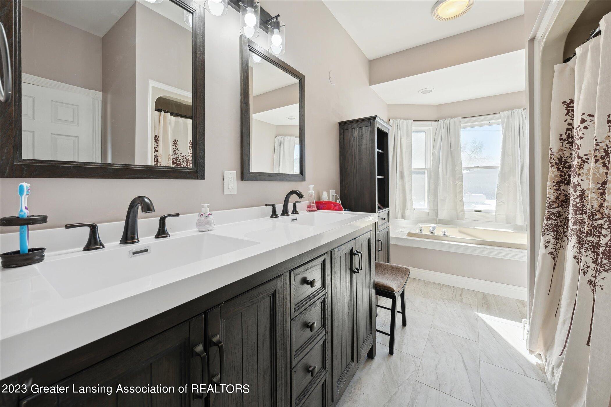 7170 North Williams Road St. Johns, MI 48879 - Photo 20 of 70 Primary Bathroom
