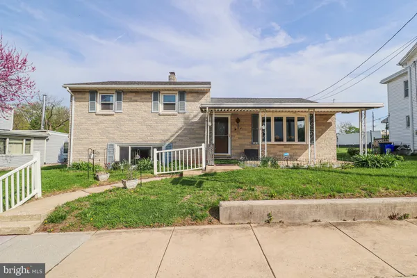 $284,100 | 181 South Main Street, Mount Wolf, PA 17347