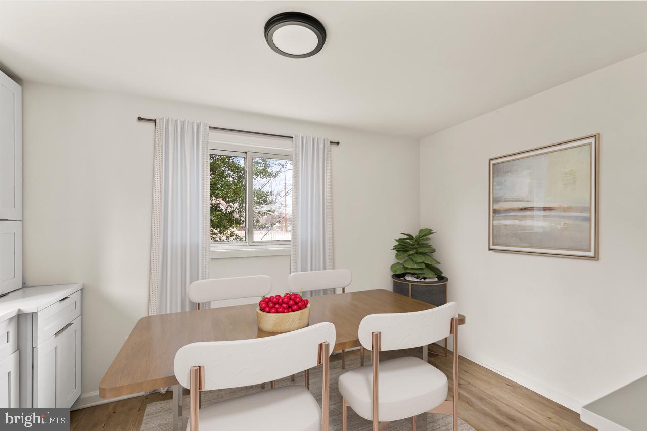 10725 Maple Street Fairfax, VA 22030 - Photo 15 of 42 a living room with furniture