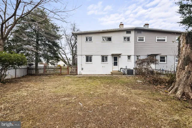 $2,897 | 10725 Maple Street, Fairfax, VA 22030