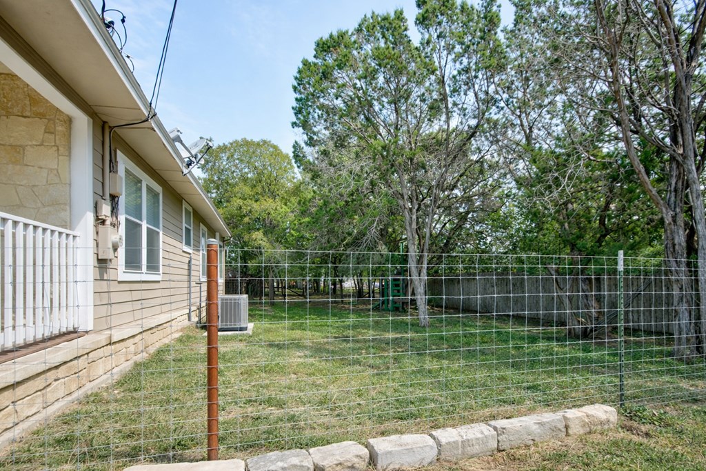 659 Town Creek Road Kerrville, TX 78028 - Photo 16 of 25