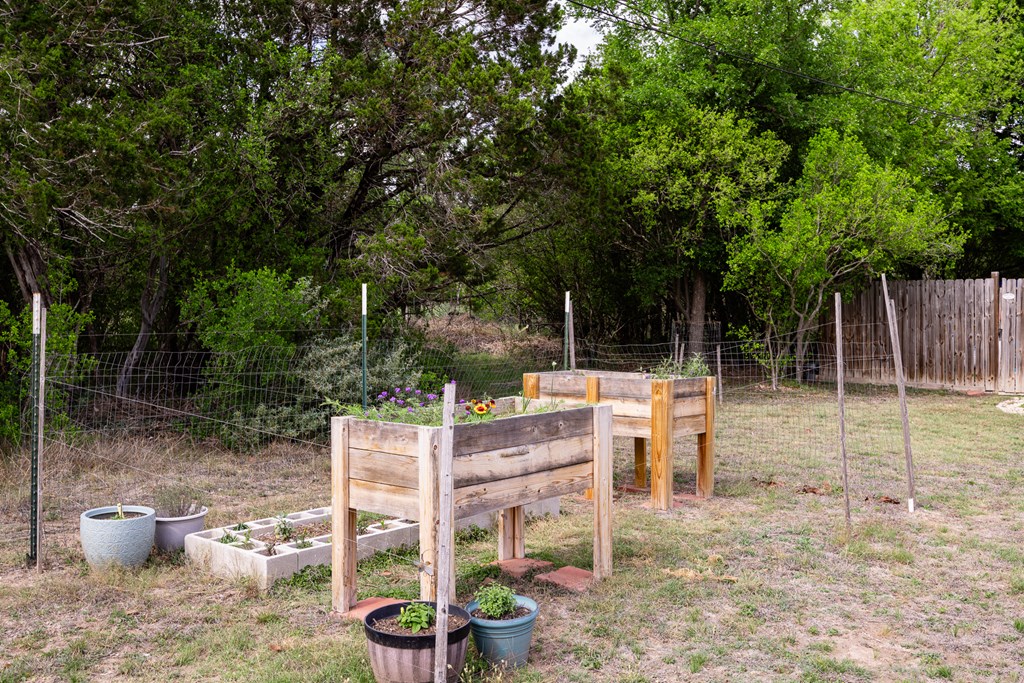 659 Town Creek Road Kerrville, TX 78028 - Photo 18 of 65 a backyard of a house with table and chairs