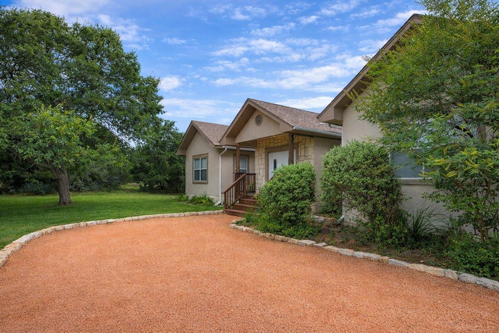 659 Town Creek Road Kerrville, TX 78028 - Photo 2 of 25