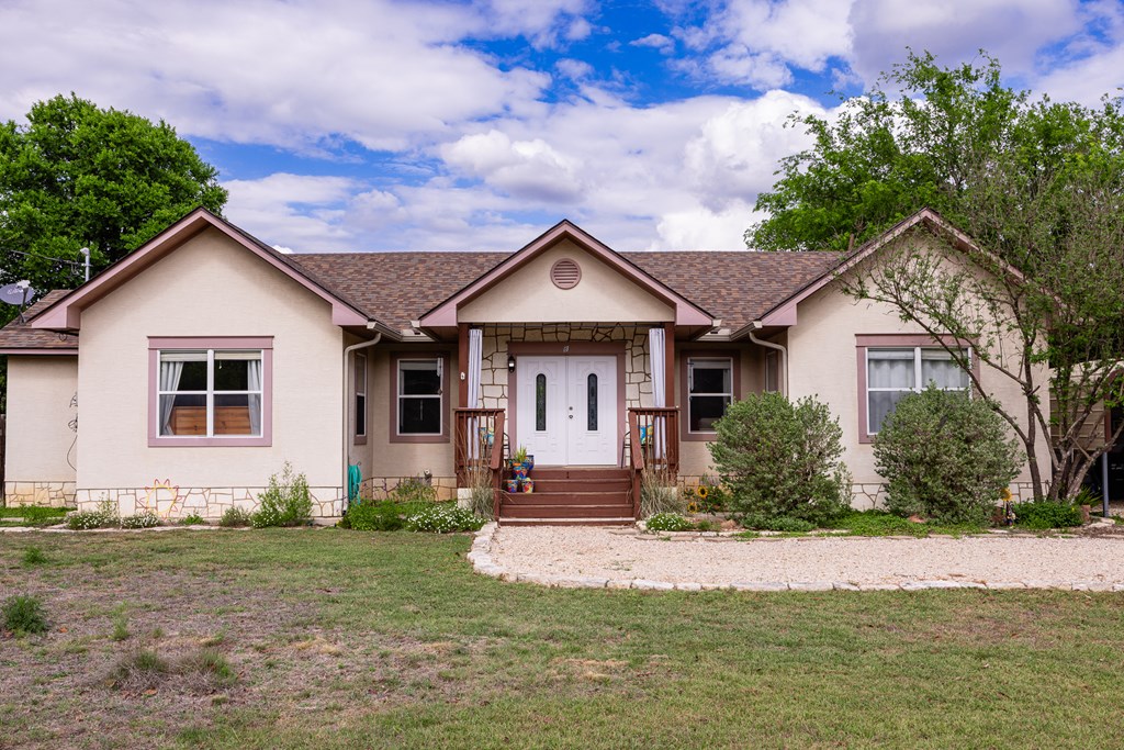 659 Town Creek Road Kerrville, TX 78028 - Photo 29 of 65 a front view of a house with a yard