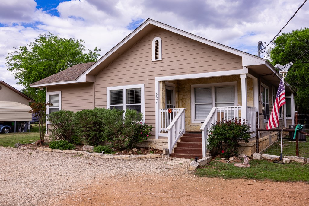 659 Town Creek Road Kerrville, TX 78028 - Photo 33 of 65 a front view of a house with a yard