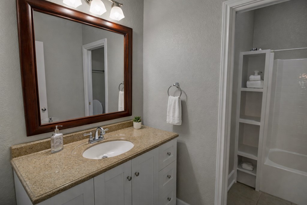 659 Town Creek Road Kerrville, TX 78028 - Photo 7 of 25