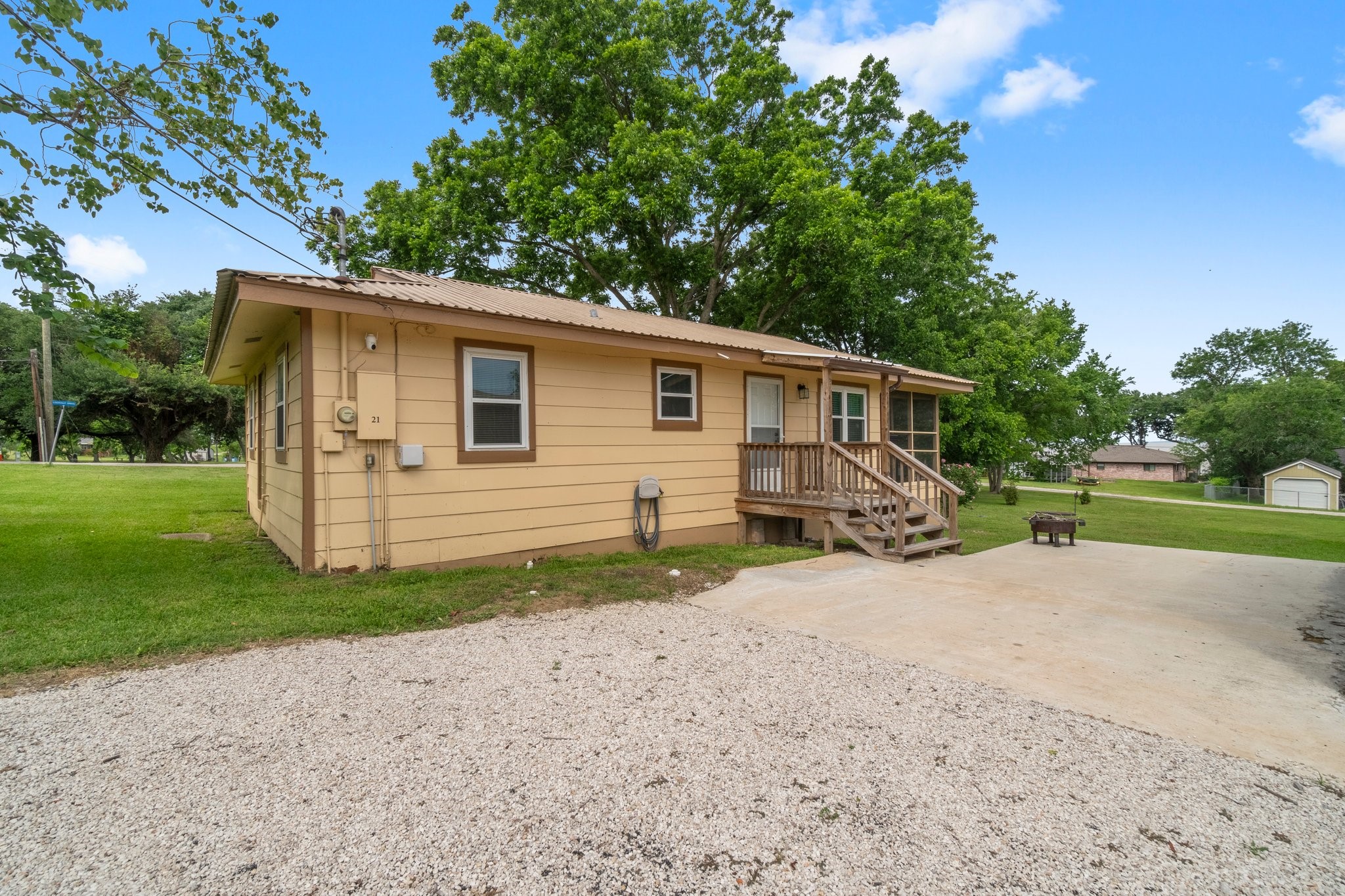 21 Clearview Point Blank, TX 77364 - Photo 42 of 43 a view of a house with backyard and sitting area