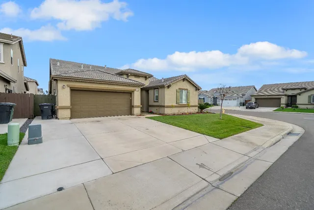 a view of outdoor space yard and front view of a house