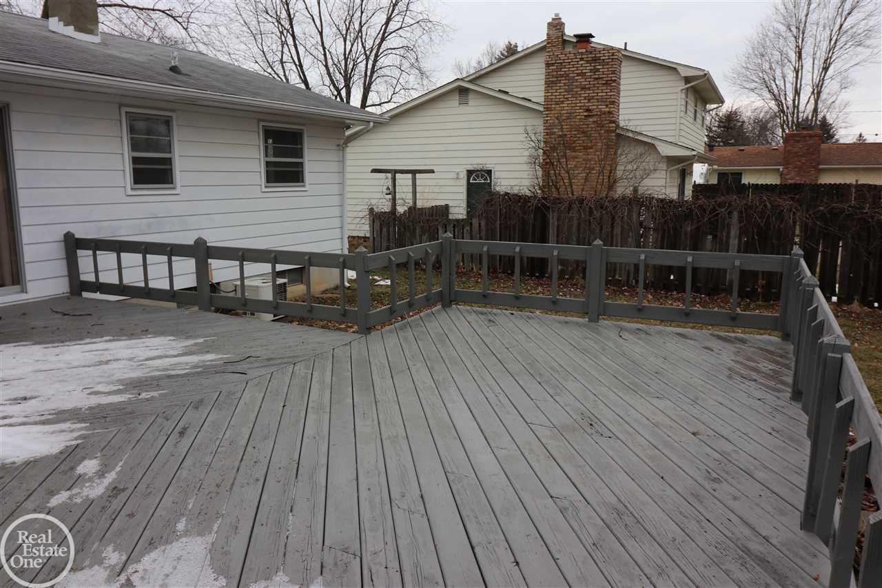 5401 South Genesee Road Grand Blanc, MI 48439 - Photo 2 of 39 31372960-1.JPG