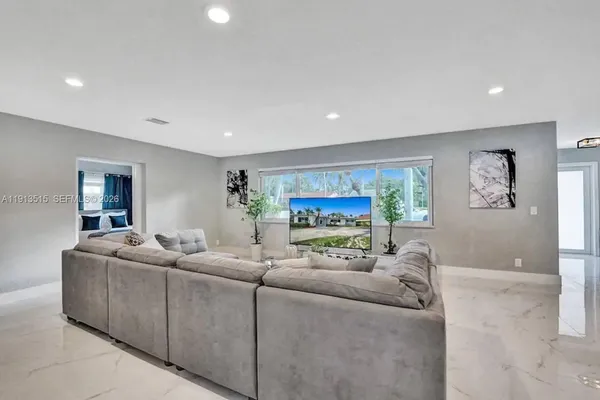 $12,995 | 1241 Hollywood Boulevard, Hollywood, FL 33019