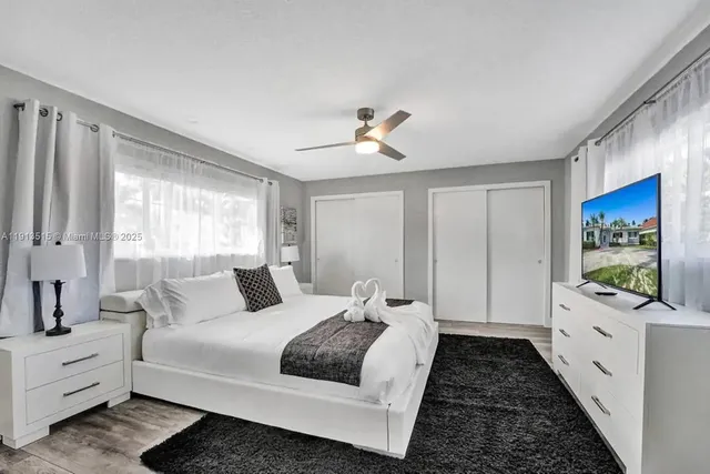 a view of a fountain in front of a house with plants