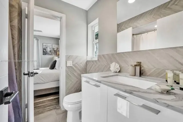 $12,995 | 1241 Hollywood Boulevard, Hollywood, FL 33019