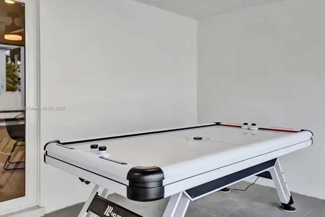 $12,995 | 1241 Hollywood Boulevard, Hollywood, FL 33019