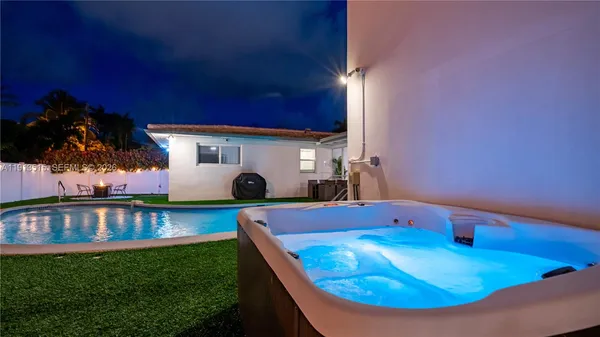 $12,995 | 1241 Hollywood Boulevard, Hollywood, FL 33019