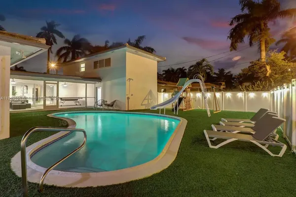 $12,995 | 1241 Hollywood Boulevard, Hollywood, FL 33019