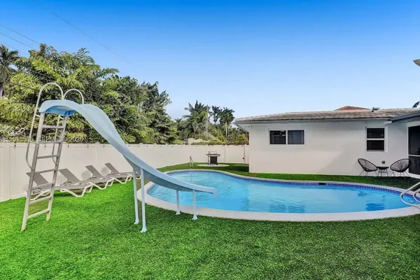 $12,995 | 1241 Hollywood Boulevard, Hollywood, FL 33019