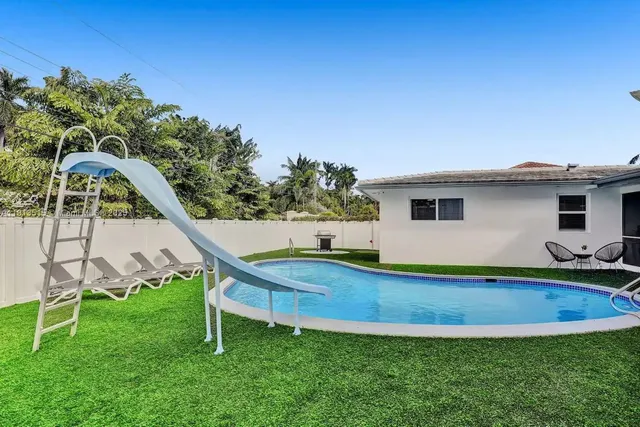 $12,995 | 1241 Hollywood Boulevard, Hollywood, FL 33019