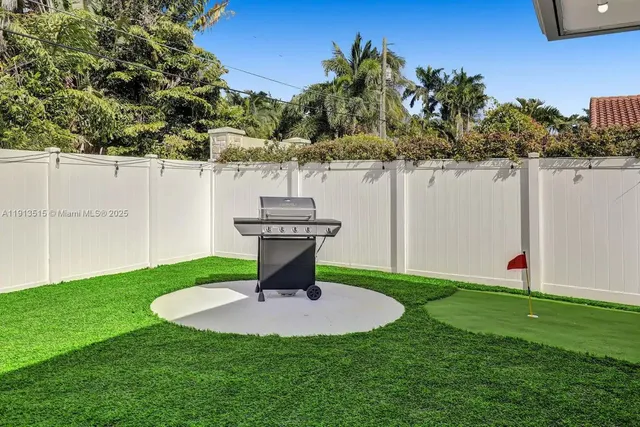 $12,995 | 1241 Hollywood Boulevard, Hollywood, FL 33019