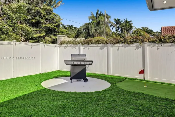 $12,995 | 1241 Hollywood Boulevard, Hollywood, FL 33019