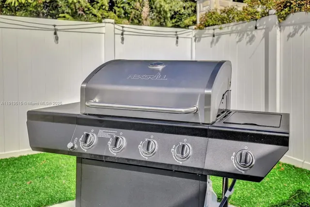 $12,995 | 1241 Hollywood Boulevard, Hollywood, FL 33019