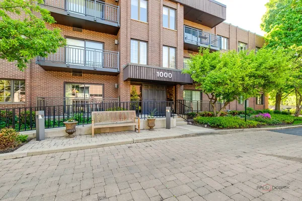 $495,000 | 1000 Deerfield Road, Unit 303, Highland Park, IL 60035