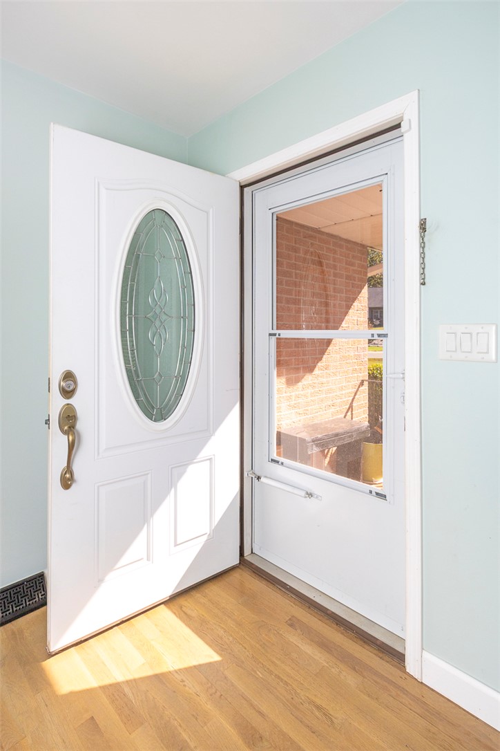 105 Hillandale Road Seneca, SC 29672 - Photo 3 of 47