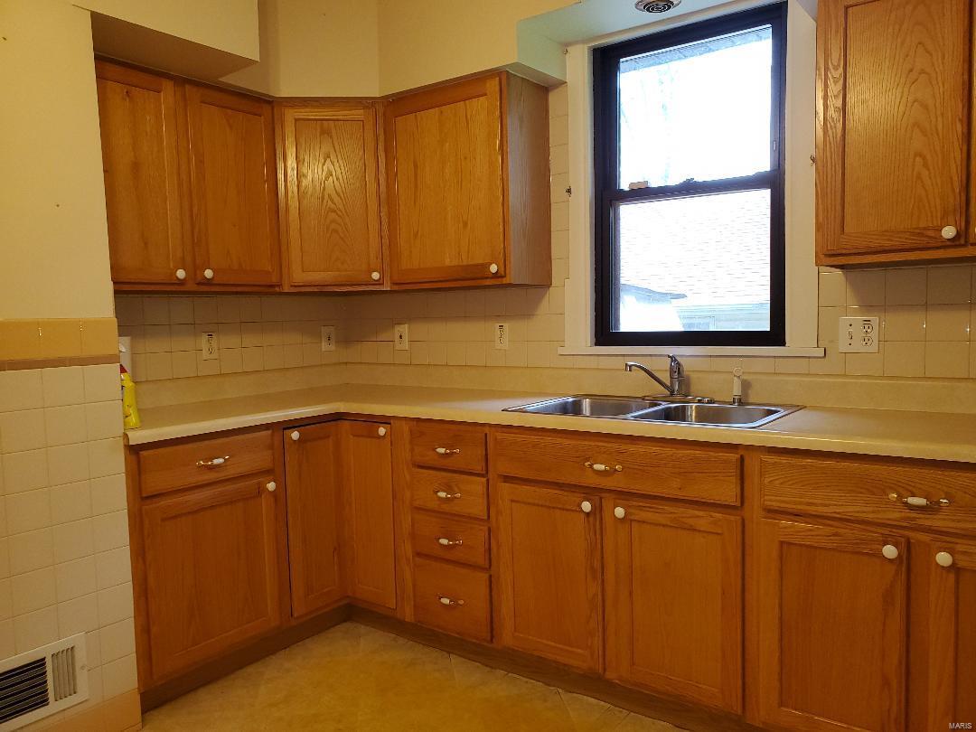 2960 Ridgeway Avenue St. Louis, MO 63114 - Photo 4 of 12 Gallery Image 4