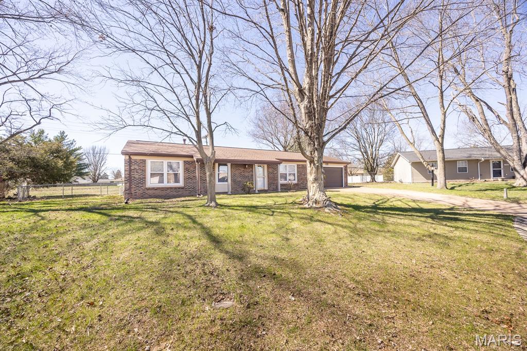 121 Concord Circle Mascoutah, IL 62258 - Photo 2 of 22