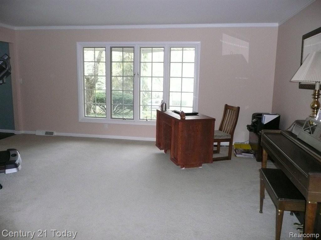 36101 Paddleford Road Farmington, MI 48331 - Photo 14 of 25 Living Room 18 x 13