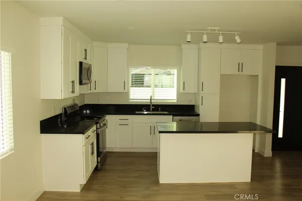 $3,900 | 14665 Brand Boulevard, Mission Hills, CA 91345