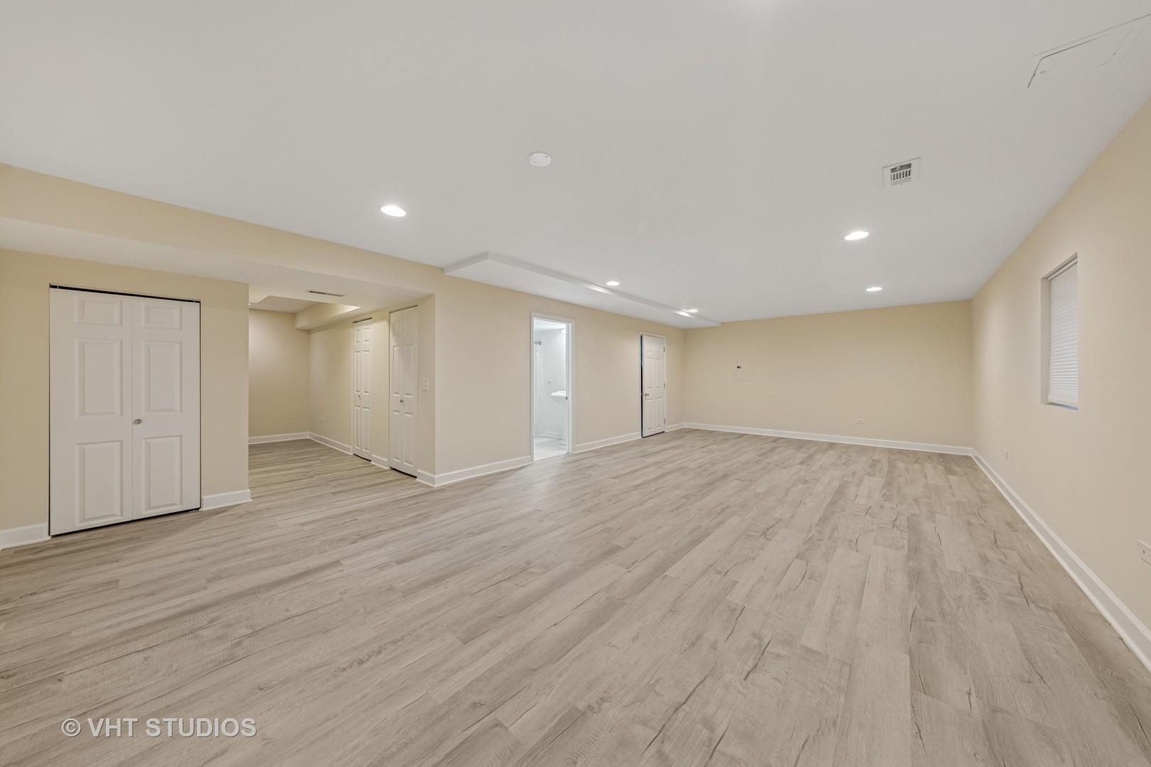 7324 Chestnut Hills Drive Burr Ridge, IL 60527 - Photo 11 of 25 a view of an empty room