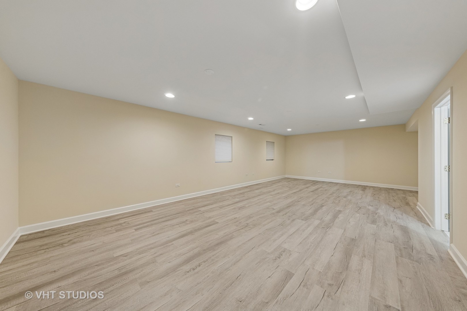 7324 Chestnut Hills Drive Burr Ridge, IL 60527 - Photo 12 of 25 a view of an empty room