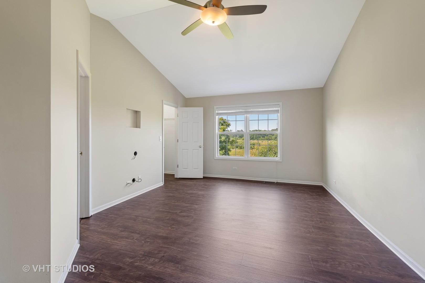 7324 Chestnut Hills Drive Burr Ridge, IL 60527 - Photo 20 of 25 an empty room with window and ceiling fan
