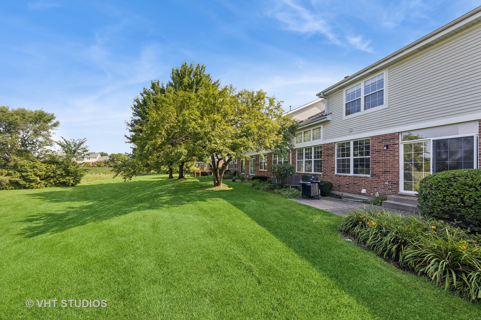 7324 Chestnut Hills Drive Burr Ridge, IL 60527 - Photo 25 of 25 a front view of a house with a garden