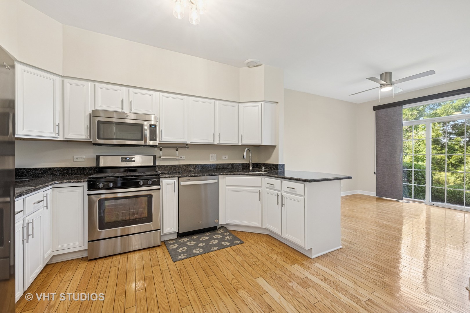 7324 Chestnut Hills Drive Burr Ridge, IL 60527 - Photo 9 of 25 a kitchen with granite countertop a stove and a sink