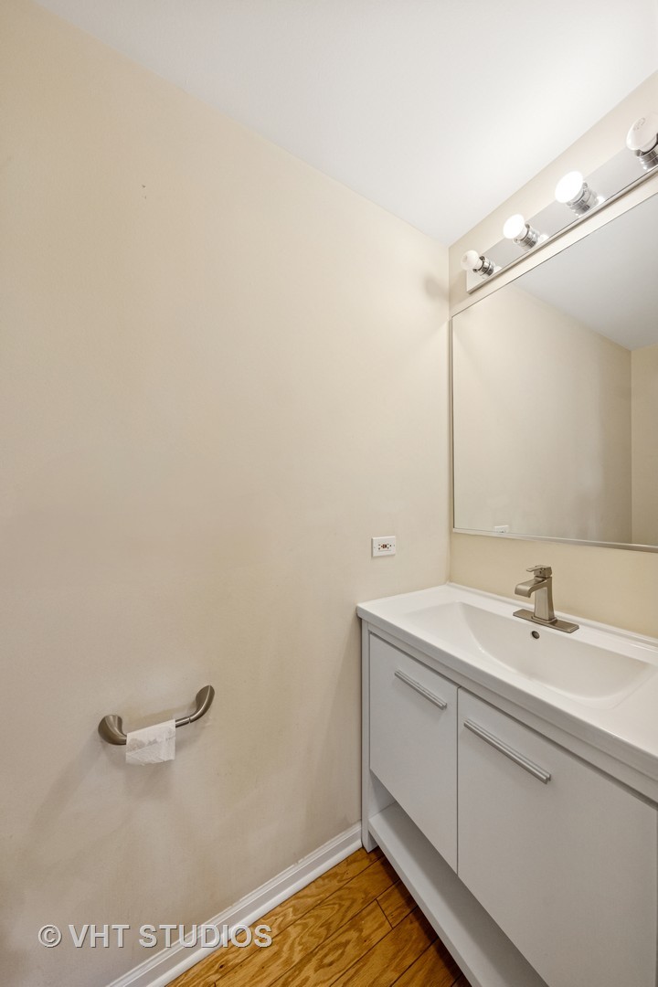 7324 Chestnut Hills Drive Burr Ridge, IL 60527 - Photo 10 of 25 a bathroom with a sink and a mirror
