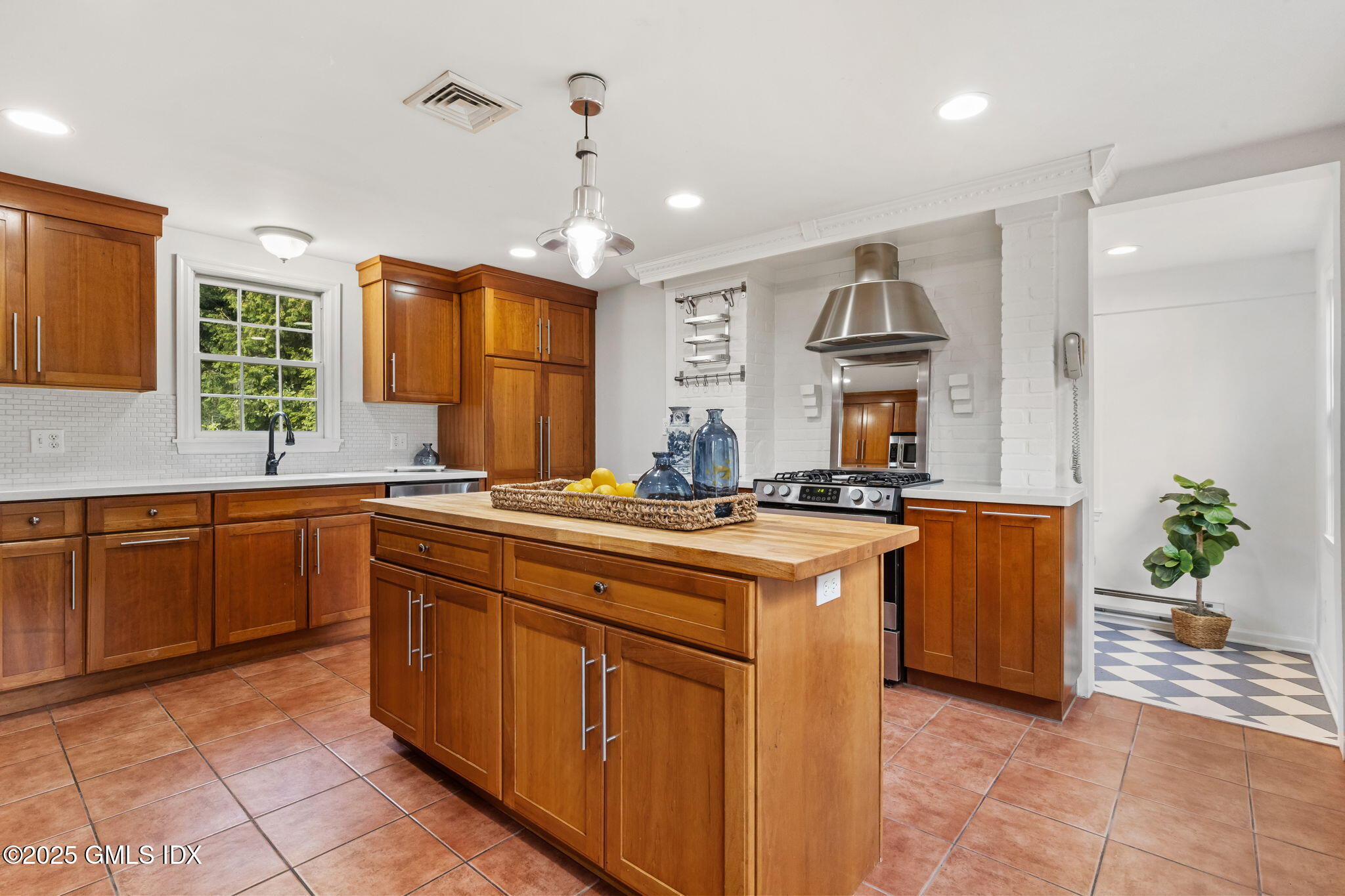 37 Miltiades Avenue Riverside, CT 06878 - Photo 7 of 31 miltiades kitchen