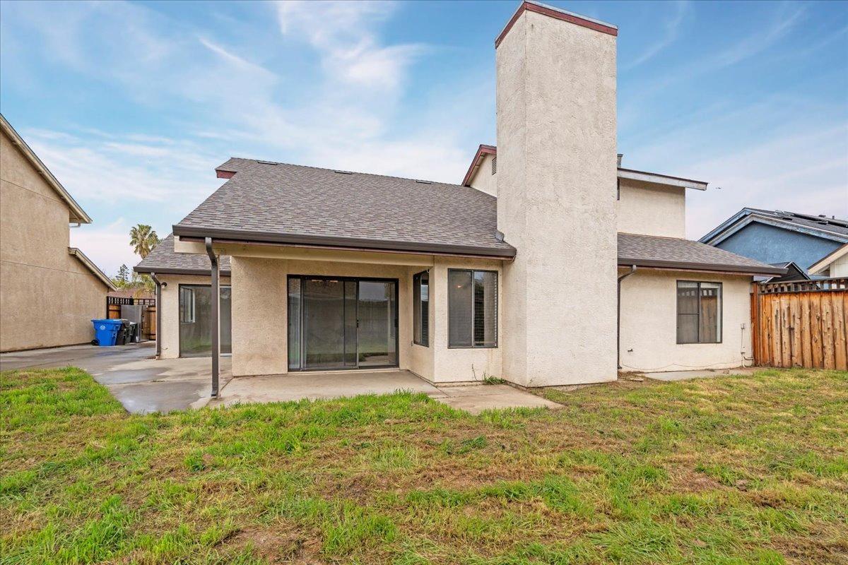 938 Snowgoose Lane Manteca, CA 95337 - Photo 16 of 16 a front view of a house with garden
