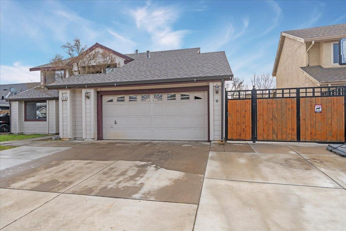 938 Snowgoose Lane Manteca, CA 95337 - Photo 2 of 16 a front view of a house with a yard and garage