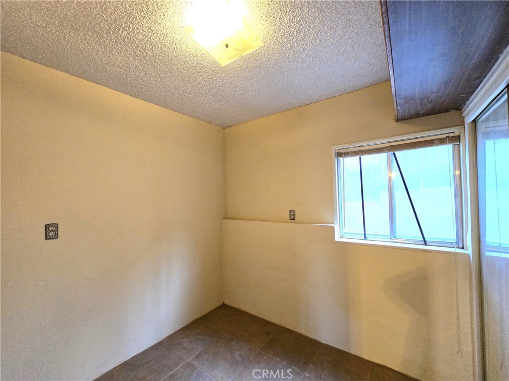 2789 Fairmount Boulevard Riverside, CA 92501 - Photo 12 of 74 a view of an empty room