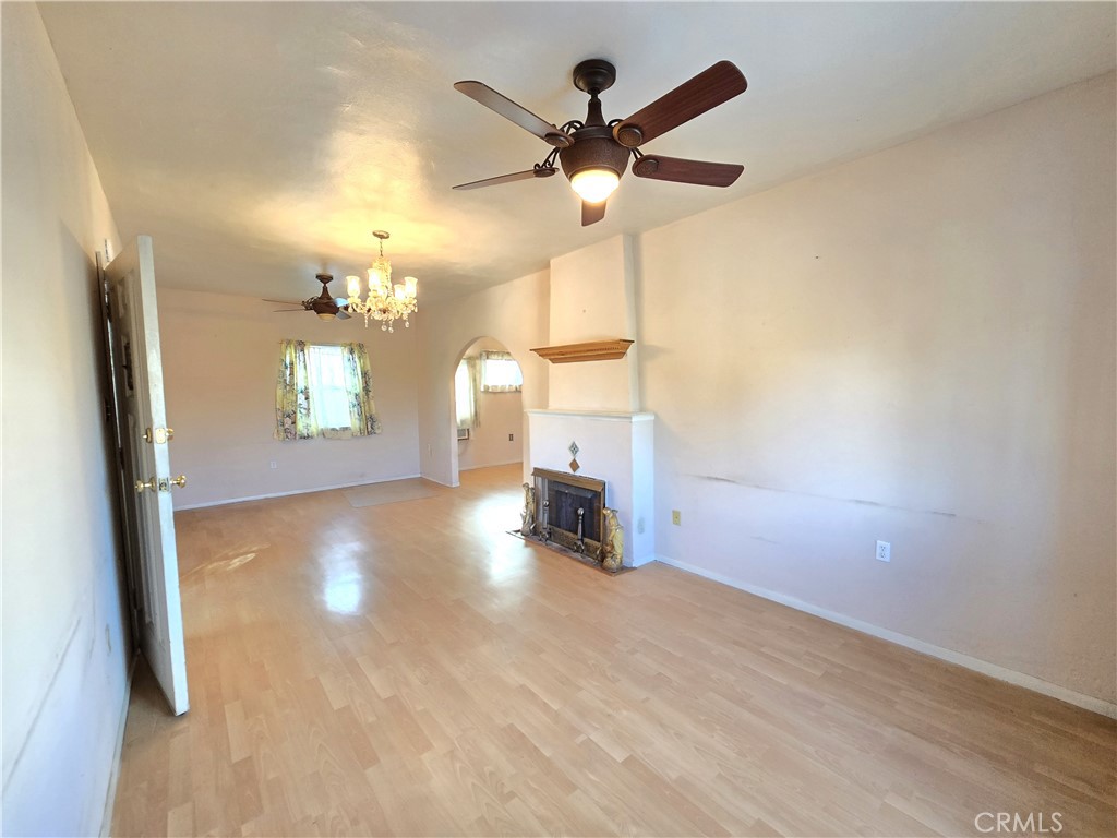 2789 Fairmount Boulevard Riverside, CA 92501 - Photo 22 of 74 en empty room with windows and ceiling fan