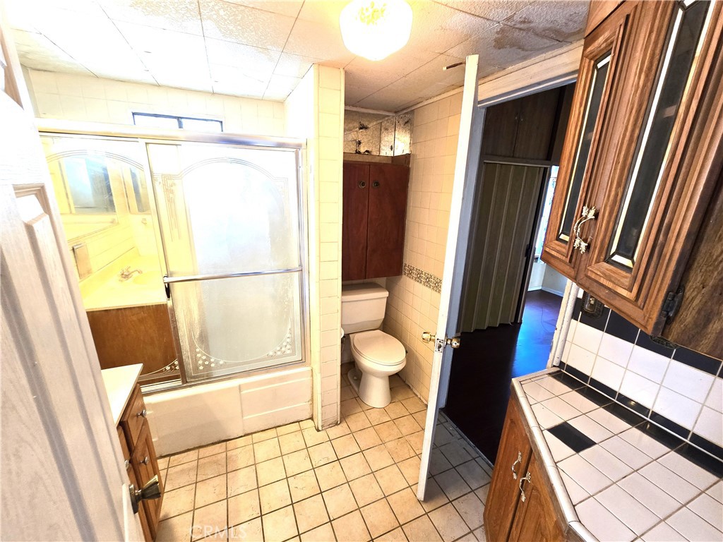 2789 Fairmount Boulevard Riverside, CA 92501 - Photo 32 of 74 a bathroom with a granite countertop sink toilet and shower