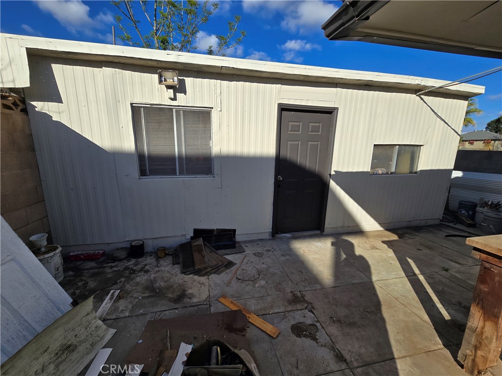 2789 Fairmount Boulevard Riverside, CA 92501 - Photo 42 of 74 a backyard of a house